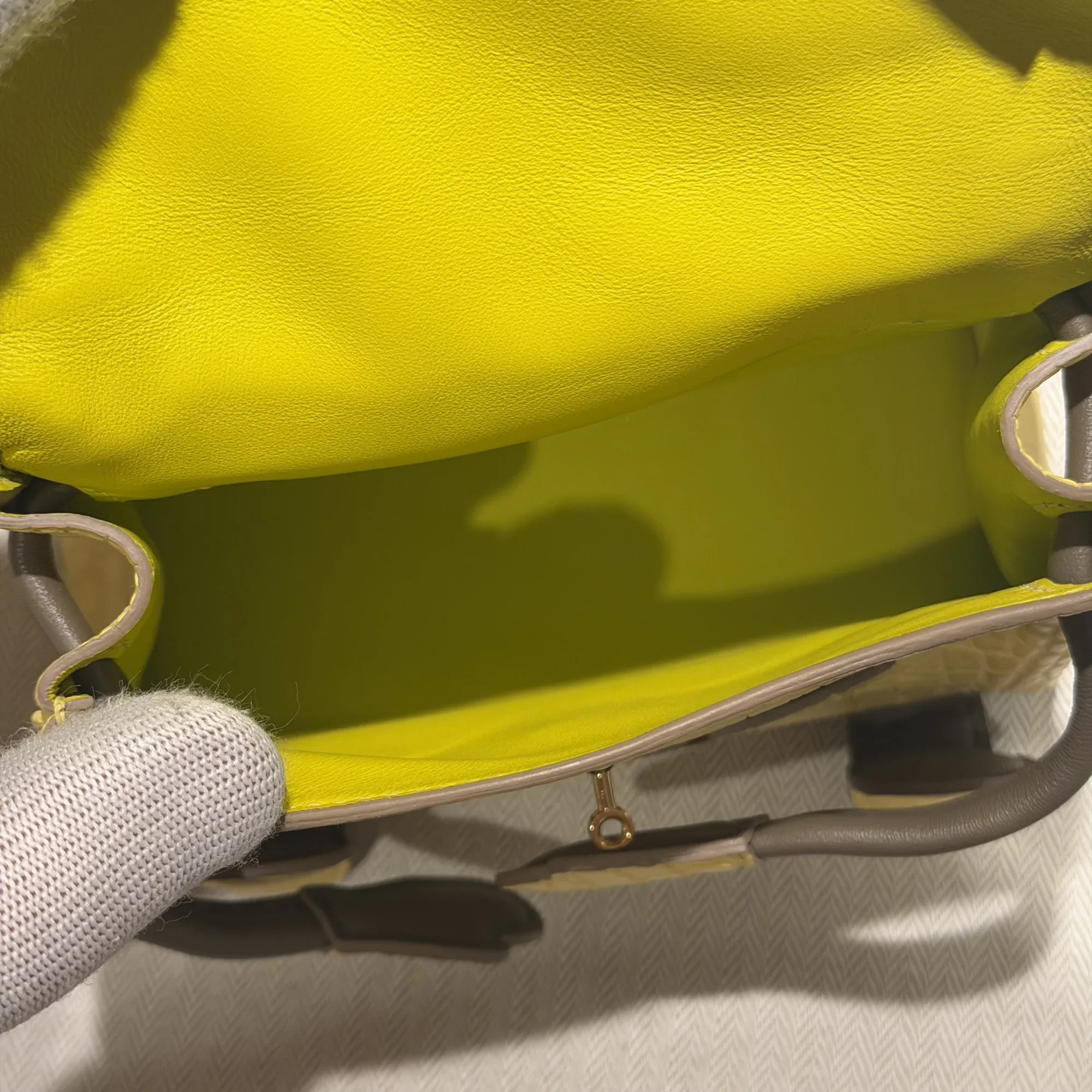 Hermes Kelly Doll Lemon Yellow Matte Alligator Crocodile 16cm GHW миниатюра 7